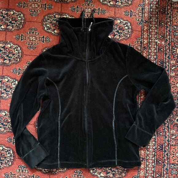 White Stag Women's Black Velour 2-Pc. Track Suit in Immaculate Condition - Picture 3 of 10